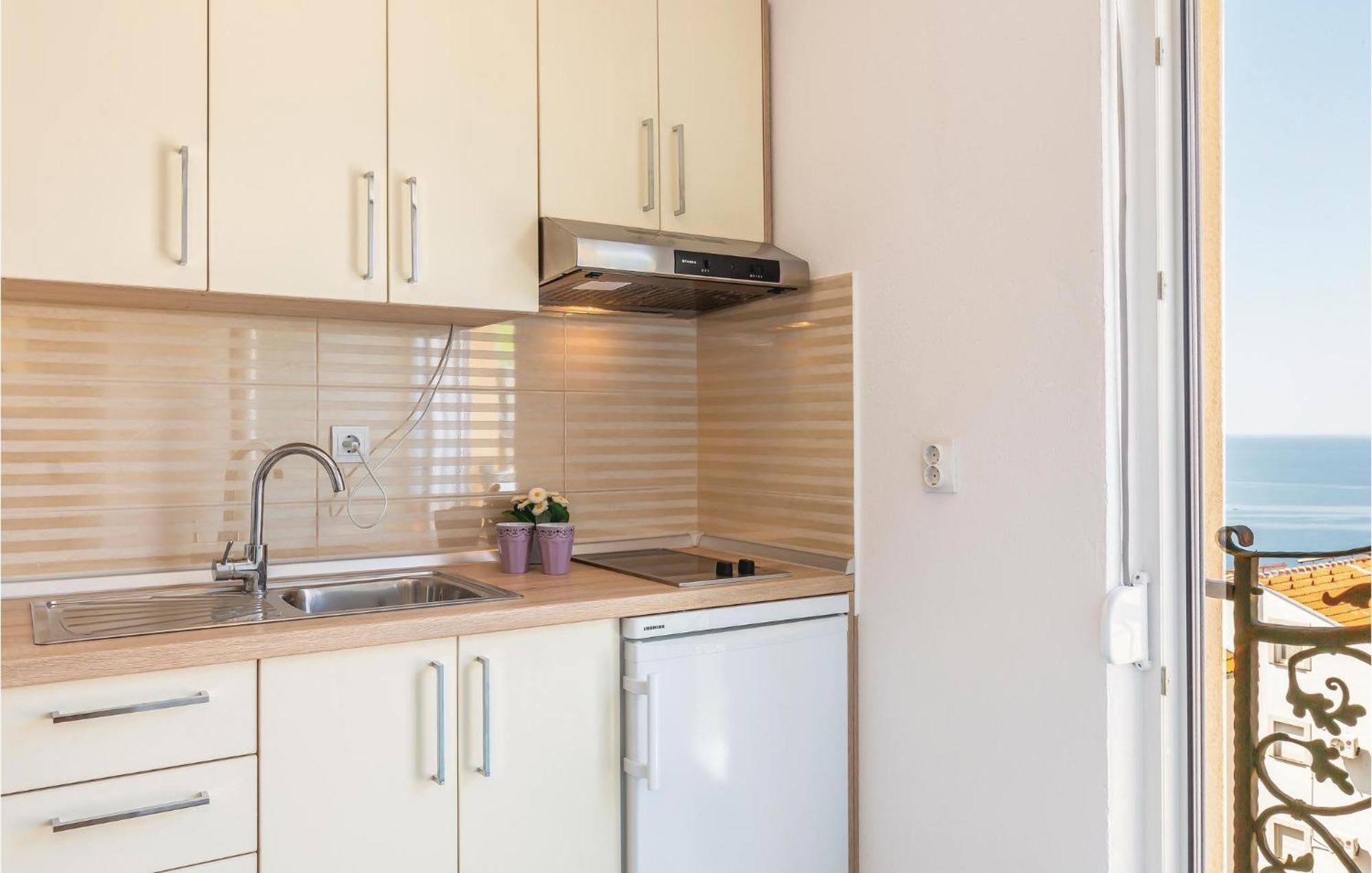 Beautiful Apartment In Krvavica With Kitchen Buitenkant foto