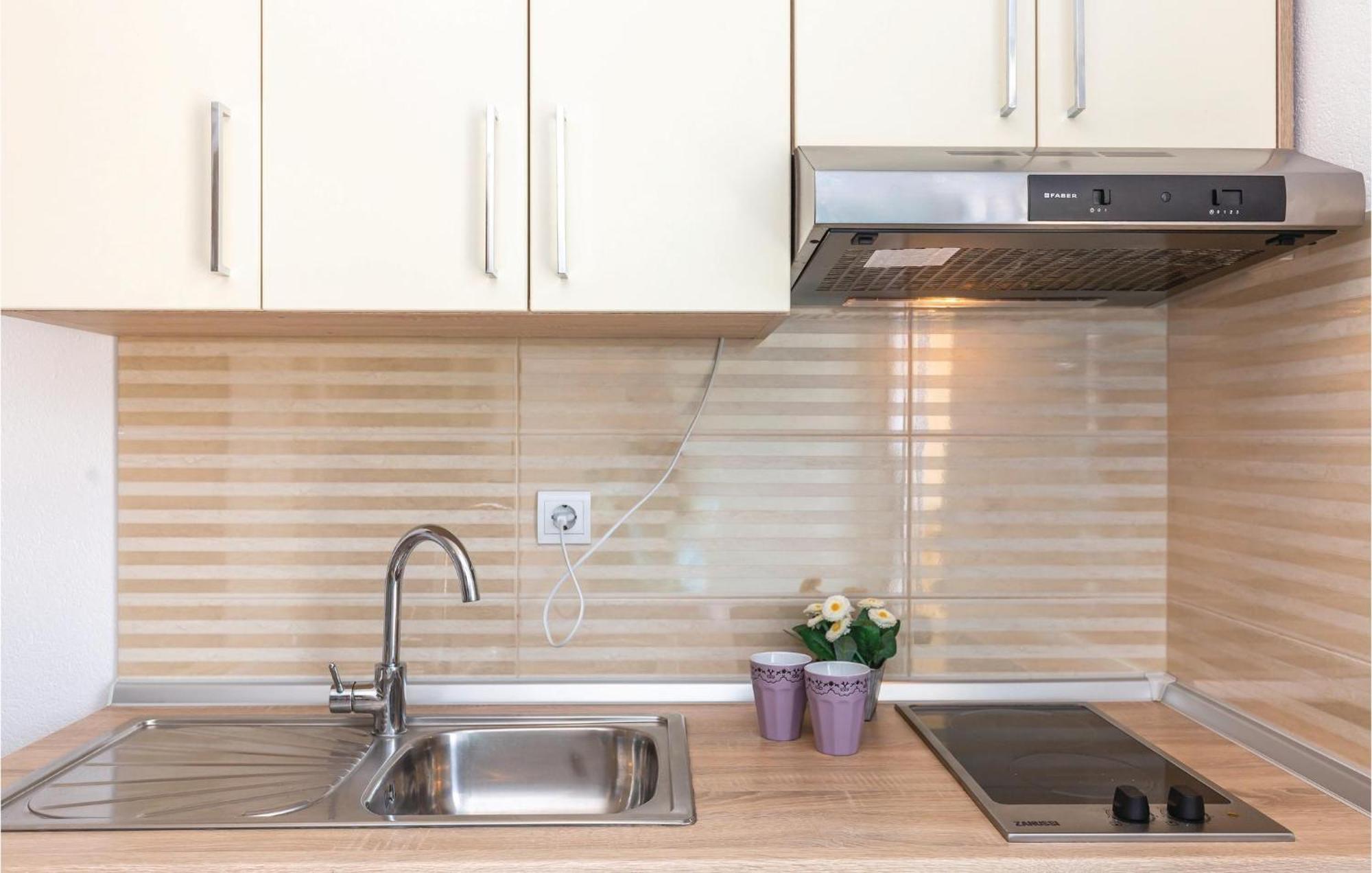 Beautiful Apartment In Krvavica With Kitchen Buitenkant foto